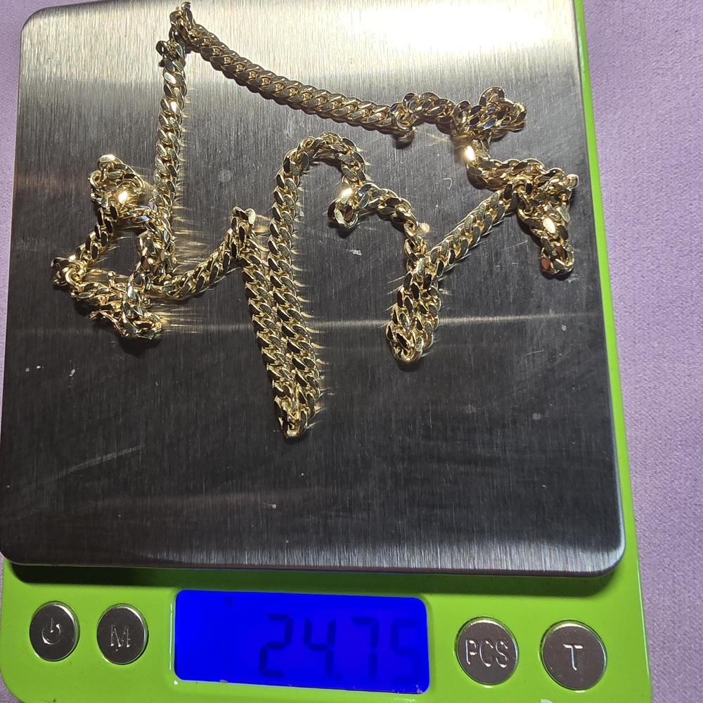 Elegant Gold Chain Necklace